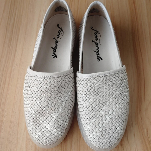 Free People Shoes - Free People Womens Ivory Santorini 2372265 Round Toe Slip On Shoes Sz 36
